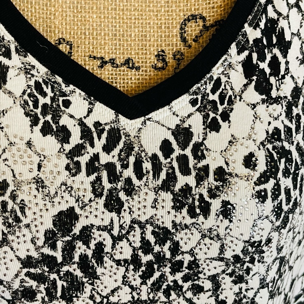 ⭕️Zenergy/Chico, White w/Black Animal Print front  3 - Picture 5 of 7
